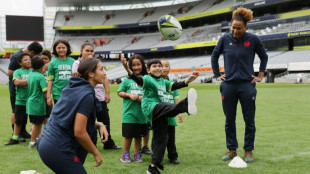 Mondial féminin de rugby: à l'Eden Park, des enfants sourds découvrent le rugby avec Maëlle Filopon 