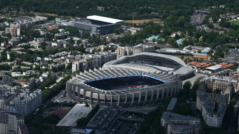 Le Parc des Princes "ne sera pas vendu" au Paris SG, tranche Anne Hidalgo