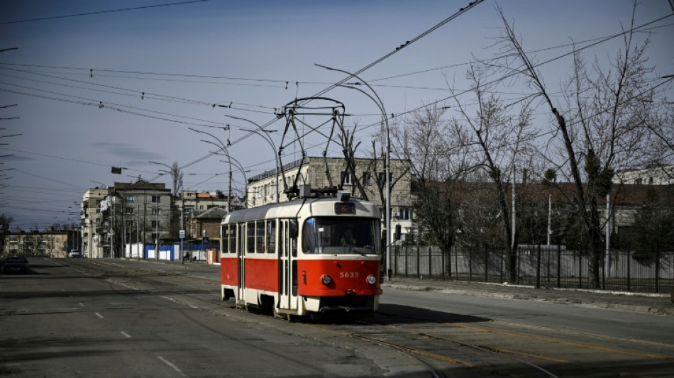 Balade en tramway par temps de guerre dans Kiev désertée