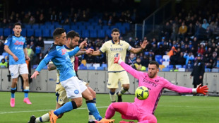 Napoli volta a focar no título da Serie A após decepção na Champions
