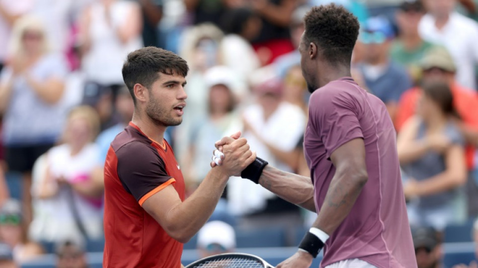 Alcaraz perde para Monfils na estreia em Cincinnati; Sinner avança após lesão de Thompson