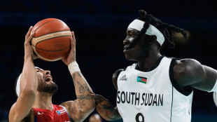 Parigi: l'inno è sbagliato, poi il Sud Sudan del basket vince