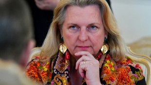 Polêmica ex-ministra austríaca diz que se viu obrigada a buscar asilo na Rússia