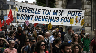 Vor Wahl in Frankreich: Feministische Demonstration gegen Rechtsaußenparteien