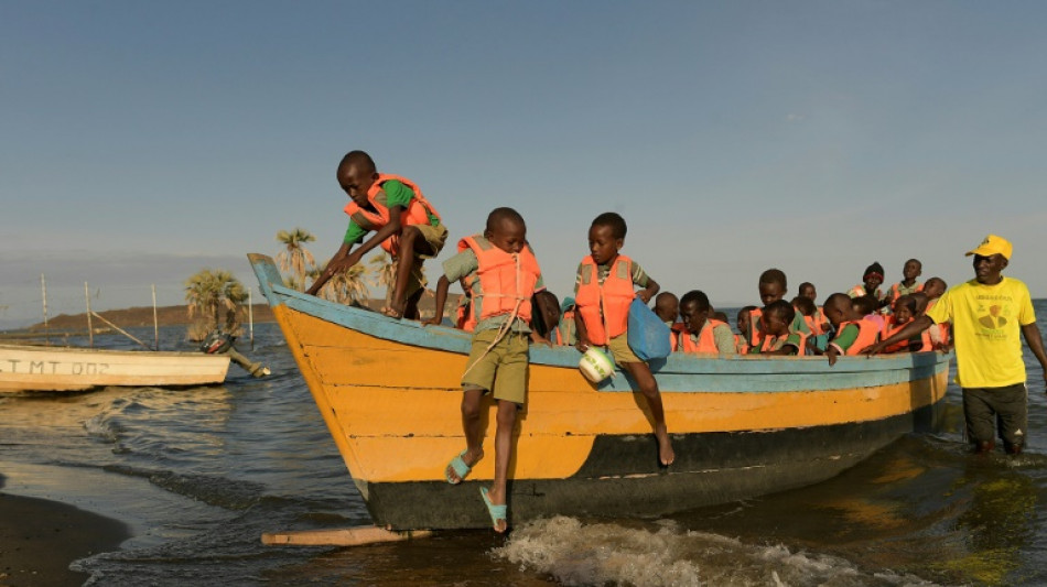 Subida de las aguas del lago Turkana trastorna la vida de una aldea de Kenia