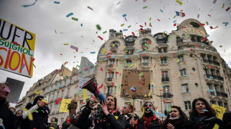 Les Français en grève et dans la rue pour réclamer des hausses de salaires