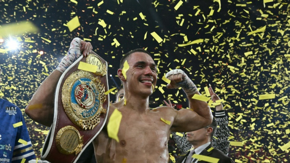 Boxe: l'Australien Tszyu remporte le titre des welters par KO technique au 9e round