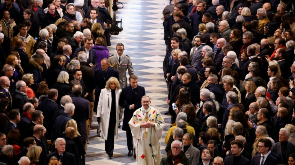 Erste Messe in wiedereröffneter Pariser Kathedrale Notre-Dame beginnt