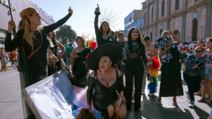 Marche des fiertés LGBT+: plus de 100.000 participants à Mexico, une ministre limogée au Costa Rica