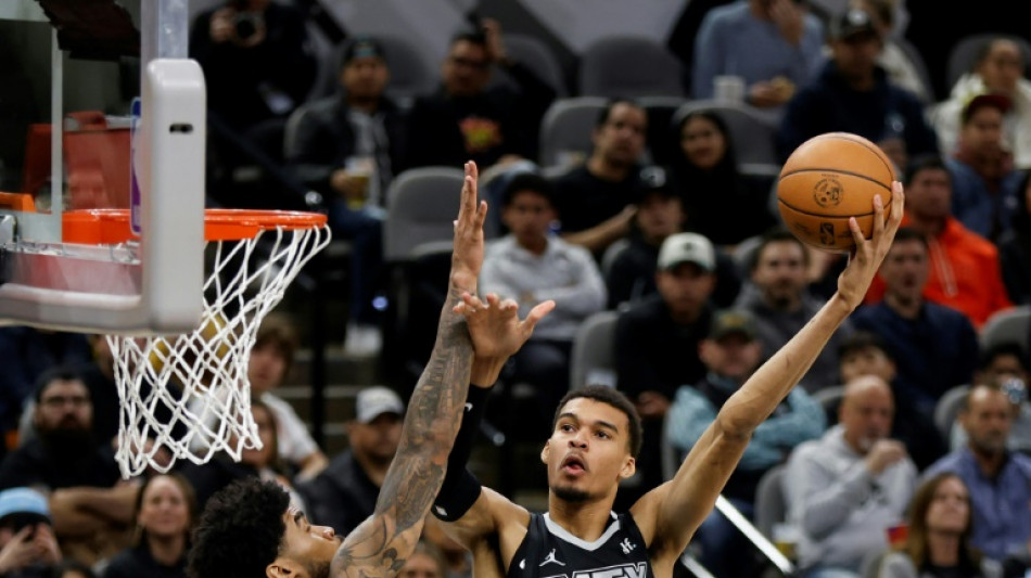 NBA: Wembanyama et les Spurs enchaînent, les Warriors se réveillent