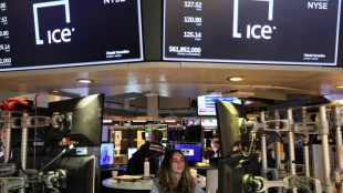 Wall Street démarre en légère hausse, le marché obligataire se tend