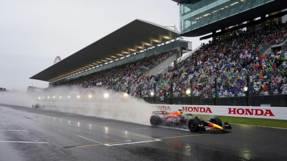 F1: le GP du Japon reprend sous la pluie après deux heures d'interruption