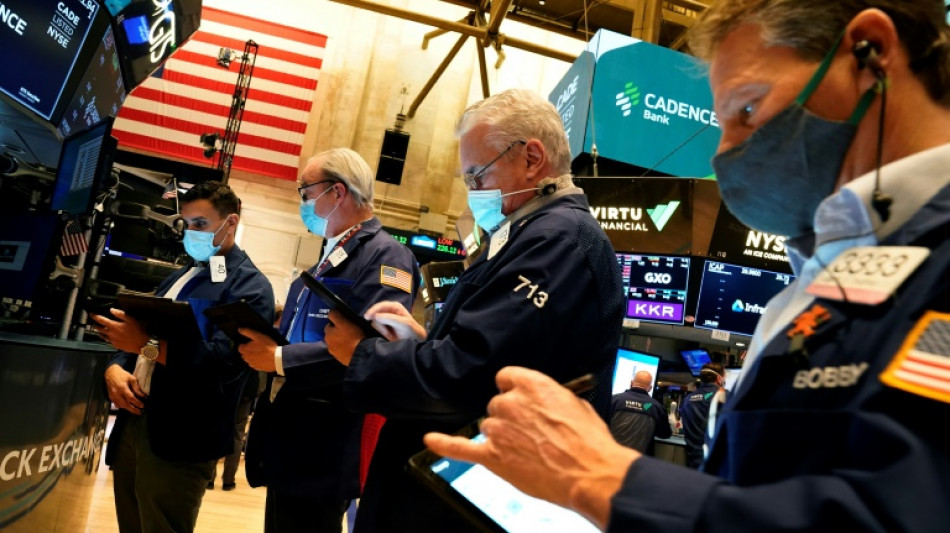 Wall Street concluye con una baja pronunciada por el peso de Ucrania