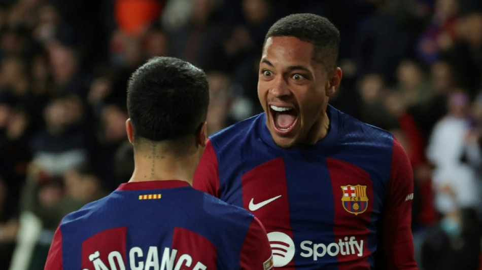 Espagne: Barcelone s'offre un rebond timide contre Osasuna grâce à Vitor Roque, Memphis sauve l'Atlético