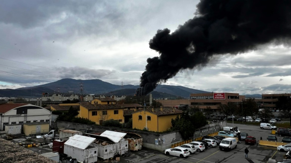 Italie : deux morts et trois disparus dans l'incendie d'un dépôt de carburant