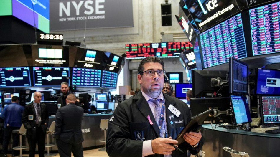 Wall Street ouvre près de l'équilibre, sans réaction aux indicateurs