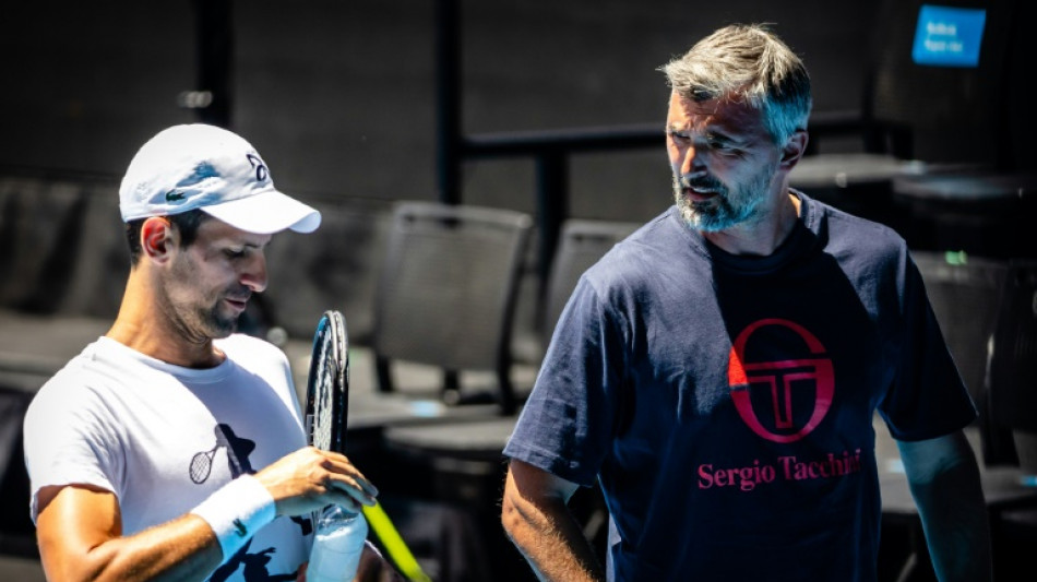 Djokovic, gêné aux ischios-jambiers, écourte un entraînement avant l'Open d'Australie