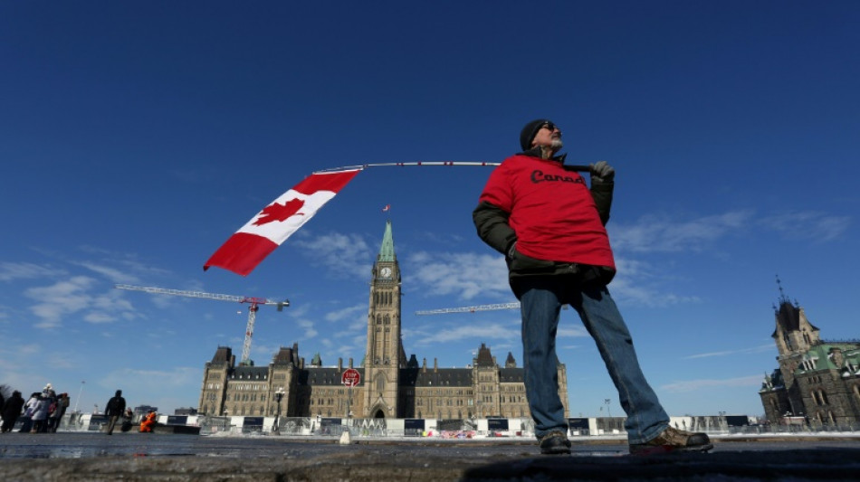 Manifestations anti-mesures sanitaires: impasse à Ottawa, débat en urgence au Parlement