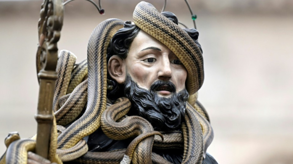 Des serpents au centre d'une procession le 1er mai en Italie