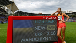 Ucraniana Mahuchikh bate recorde mundial do salto em altura com 2,10 metros