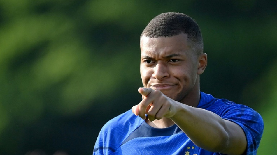 Foot: Mbappé envisage un départ en 2024, le PSG au pied du mur