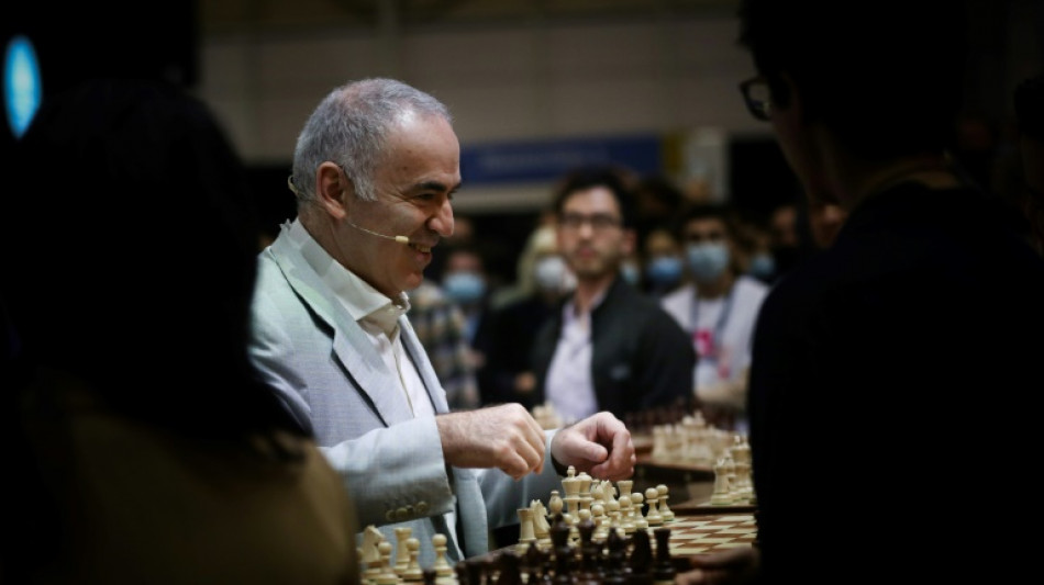 Ukraine: Garry Kasparov appelle à "exclure la Russie des marchés financiers"