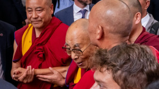 Dalai Lama zu Knie-OP in New York eingetroffen