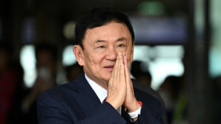 Tailândia anuncia libertação do ex-primeiro-ministro Thaksin