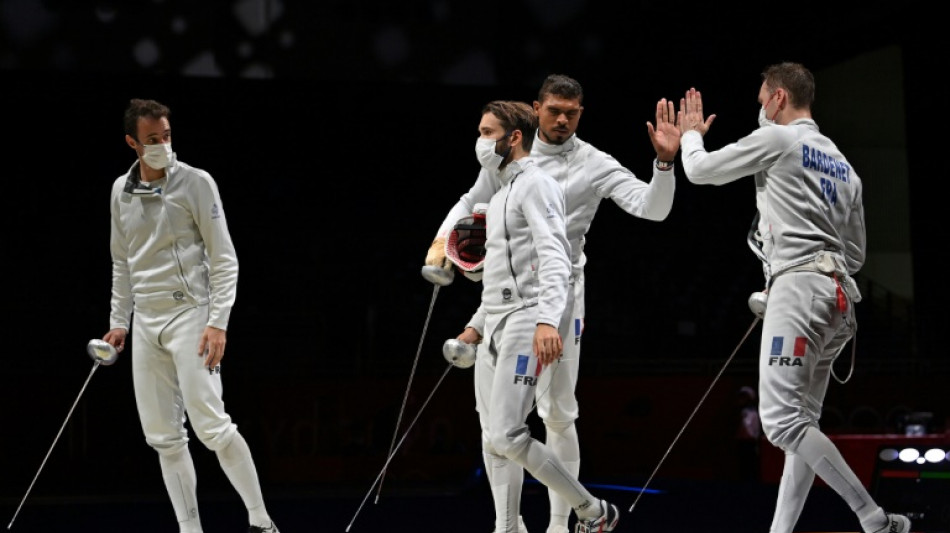 Escrime: les Bleus multiplient les coups d'épée dans l'or