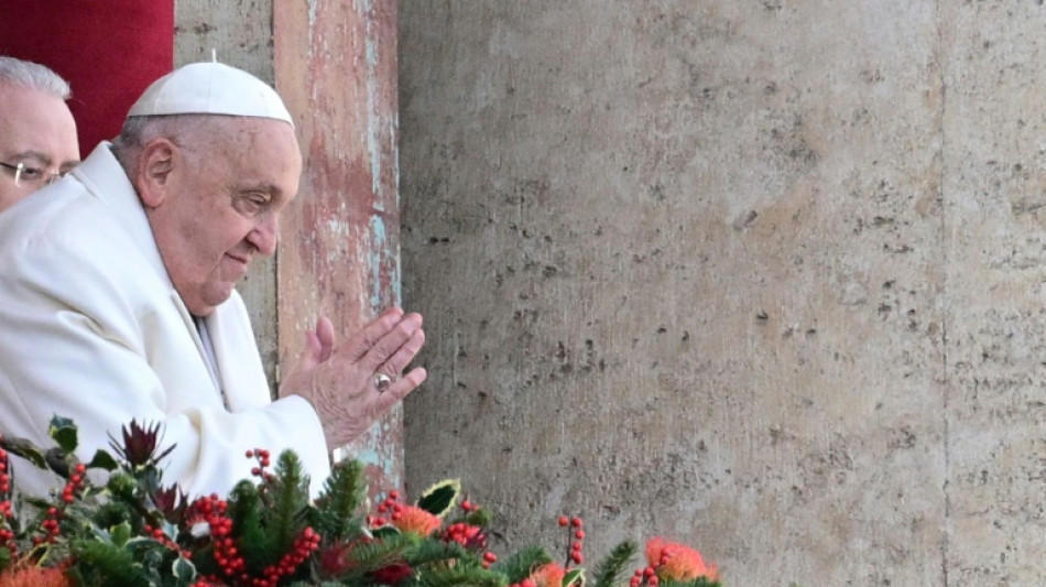 El papa pide en Navidad que "callen las armas" en el mundo