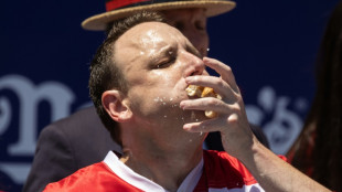 Campeón por comer hot dogs es excluido de concurso en EEUU tras promover marca de carne vegetal