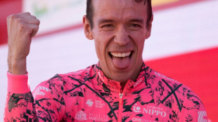 Rigoberto Urán gana la 17ª etapa de la Vuelta, Roglic se retira y Remco sigue líder