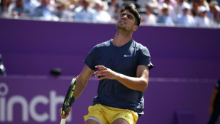 Camino de Wimbledon, Alcaraz cae en Queen's y Sinner avanza en Halle
