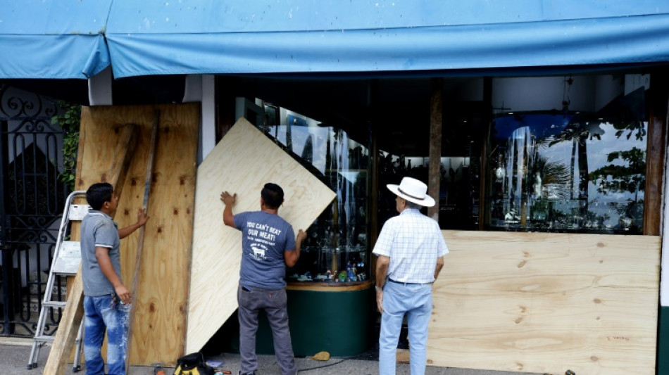 Furacão sobe para categoria 4 na costa do México