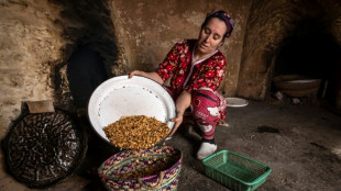 Desinterés de jóvenes en Marruecos amenaza el aceite artesanal de argán