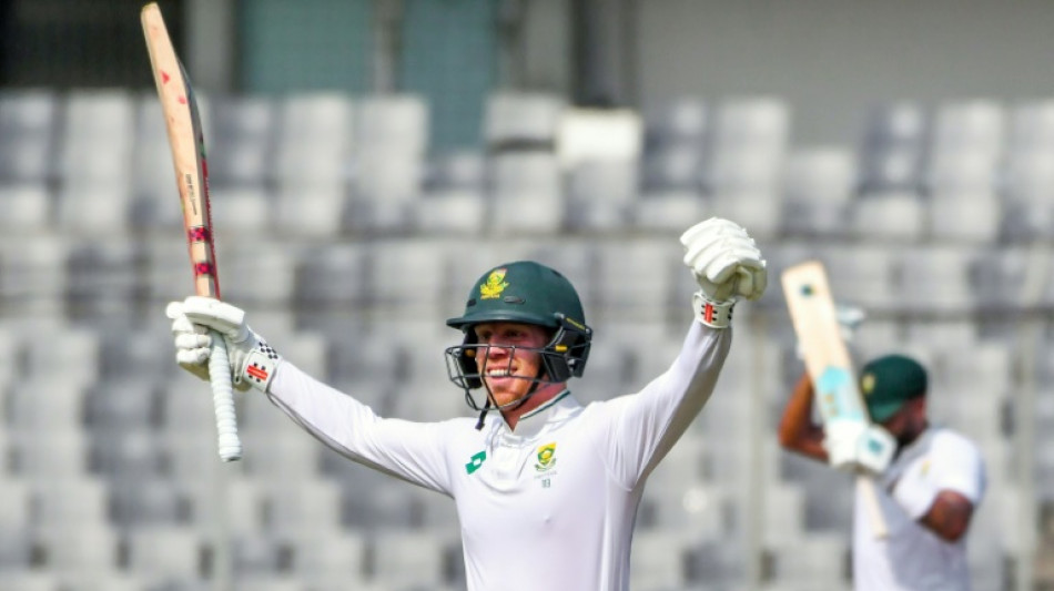 Bangladesh battle at 101-3 as South Africa threaten innings defeat