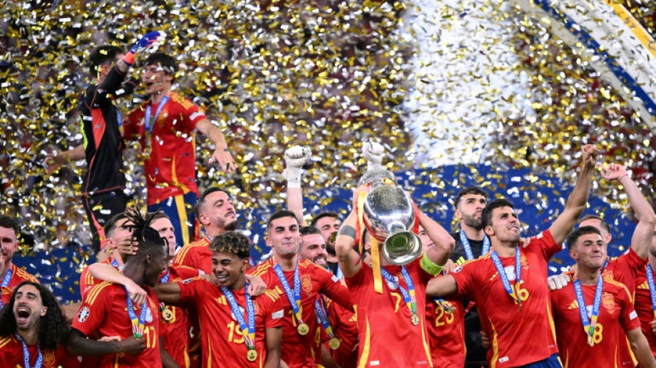 Espanha vence Inglaterra (2-1) e é tetracampeã da Eurocopa