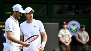 Adeus de Murray a Wimbledon começa com derrota nas duplas e homenagem