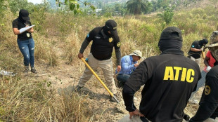 Autoridades hondurenhas exumam ossadas em sepulturas clandestinas de gangues