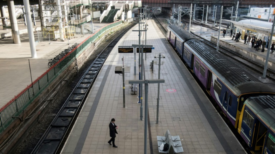 Royaume-Uni: des gares désertées pour la plus grosse grève du rail en trente ans
