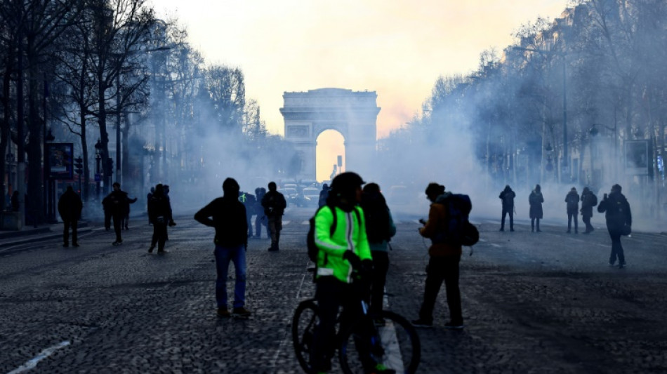 Les convois antipass à Paris, sur les Champs-Élysées