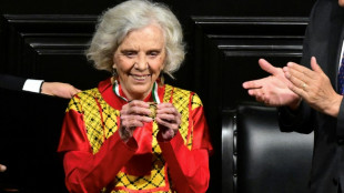 Escritora Elena Poniatowska recibe máxima distinción en México