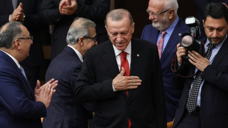 Erdogan inicia 3º mandato como presidente da Turquia e pede reconciliação