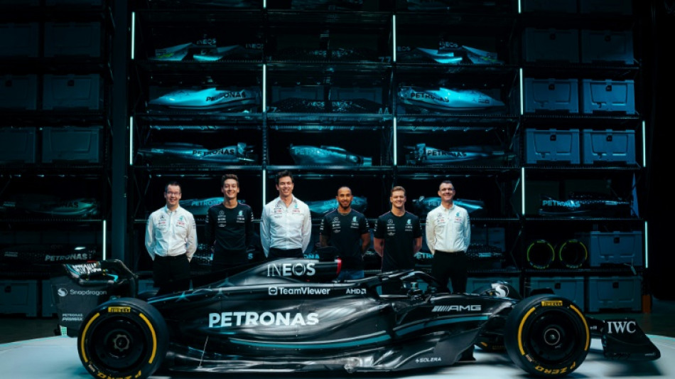 F1: Mercedes dévoile une nouvelle monoplace noire pour revenir au sommet