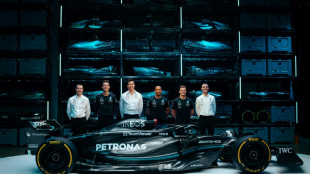 F1: Mercedes dévoile une nouvelle monoplace noire pour revenir au sommet