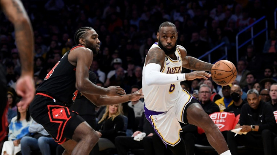 NBA: les Lakers vaincus malgré le retour de James, Golden State et Dallas tombent