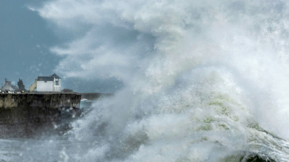 Tempête Ciaran: trois départements vont passer en vigilance rouge