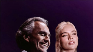 Bocelli in duetto con Karol G, nuova versione di Vivo por ella