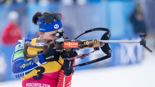 Biathlon: dans le sillage de Simon, le relais féminin bleu victorieux