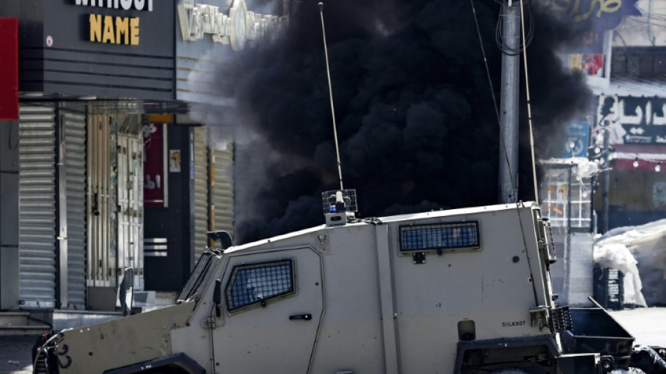 Imagens de palestino amarrado a jipe militar israelense provocam indignação